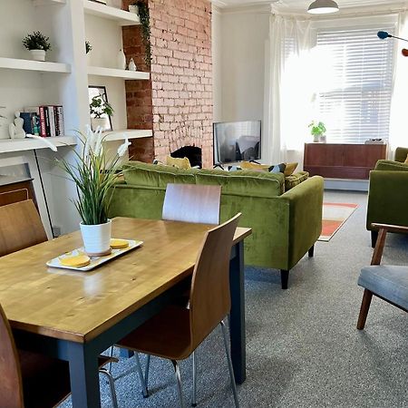 Contemporary 2 Bedroom Victorian Town House - Sleeps Up To 6 Kimberley  Exterior photo